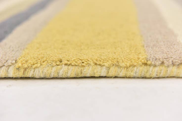 Detail image of 4' x 5' 7 Luna Wool Rug