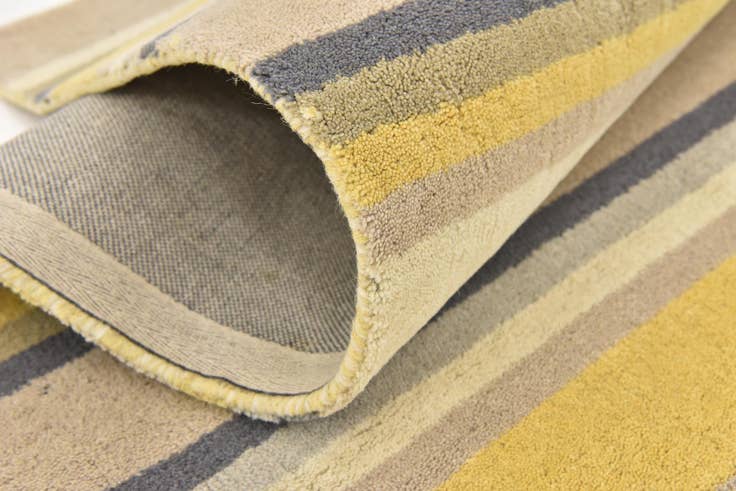 Detail image of 4' x 5' 7 Luna Wool Rug