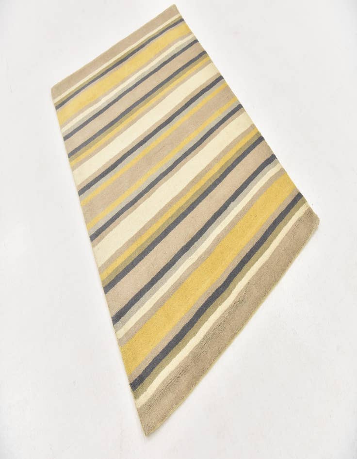 Detail image of 4' x 5' 7 Luna Wool Rug