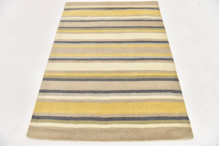 Detail image of 4' x 5' 7 Luna Wool Rug