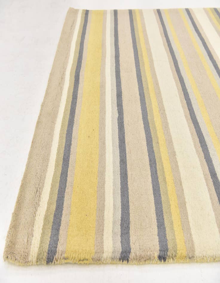 Detail image of 4' x 5' 7 Luna Wool Rug