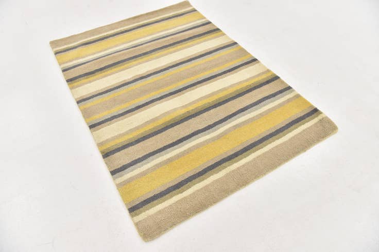 Detail image of 4' x 5' 7 Luna Wool Rug
