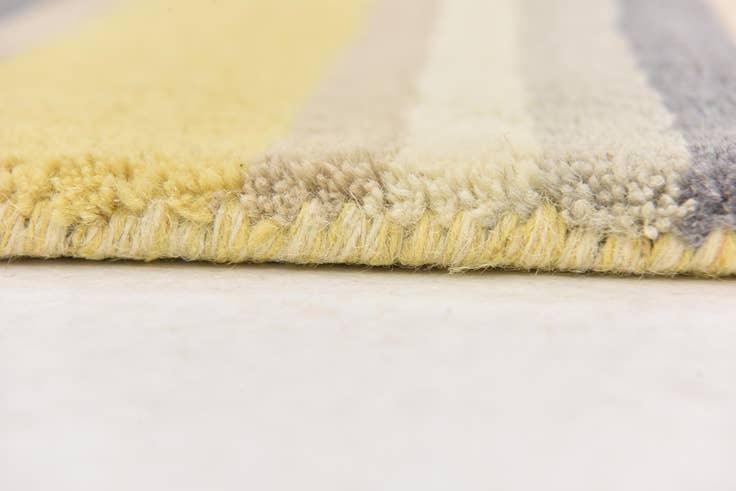 Detail image of 4' x 5' 7 Luna Wool Rug