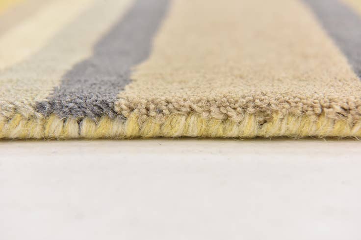 Detail image of 4' x 5' 6 Luna Wool Rug