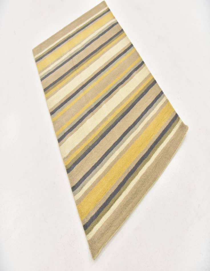 Detail image of 4' x 5' 8 Luna Wool Rug