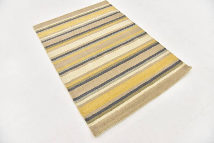 Detail image of 4' x 5' 8 Luna Wool Rug