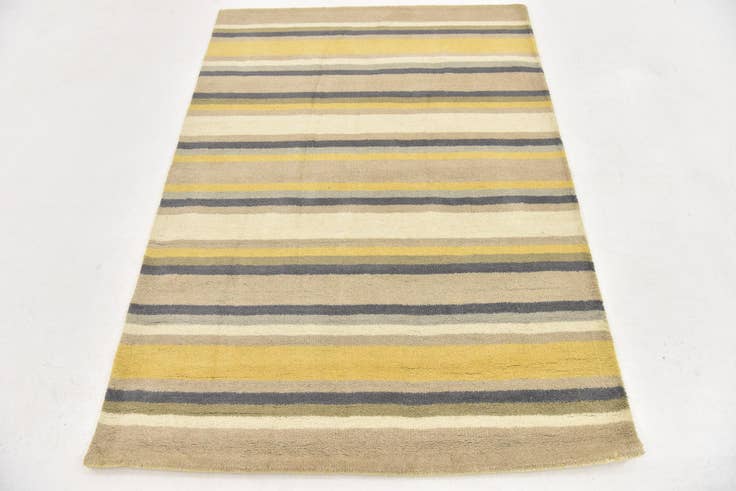Detail image of 4' x 5' 8 Luna Wool Rug