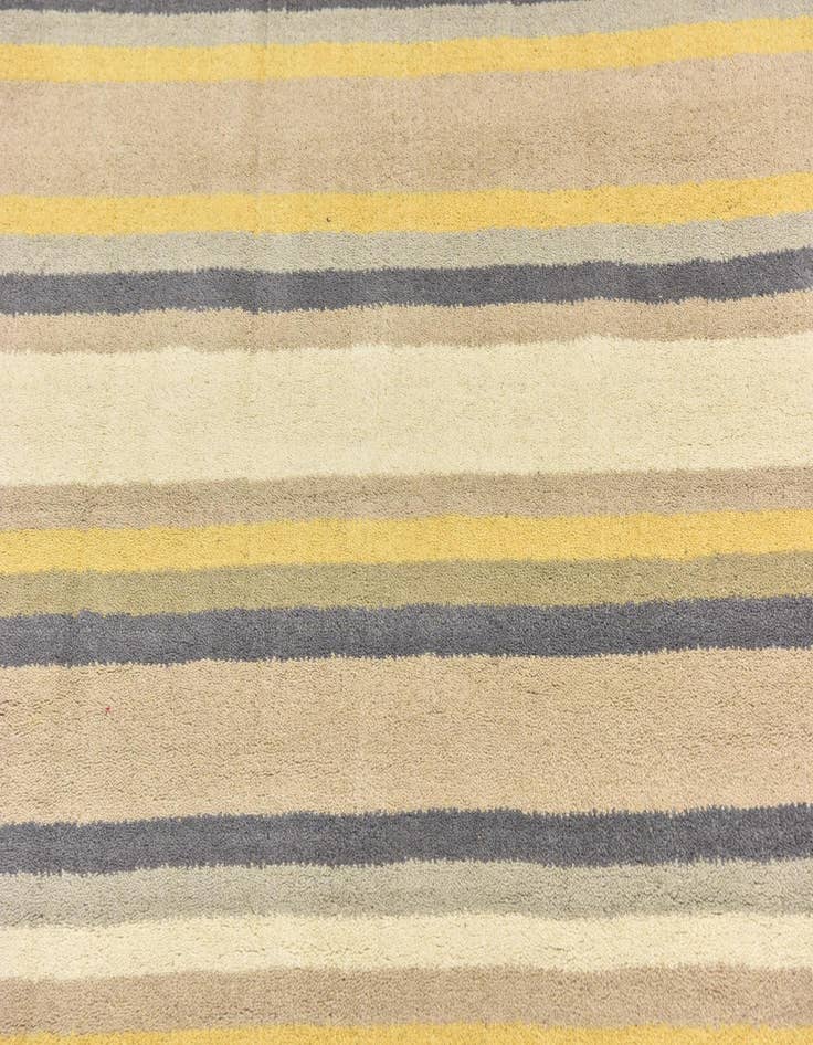 Detail image of 4' x 5' 8 Luna Wool Rug