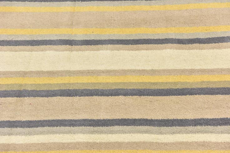 Detail image of 4' x 5' 8 Luna Wool Rug