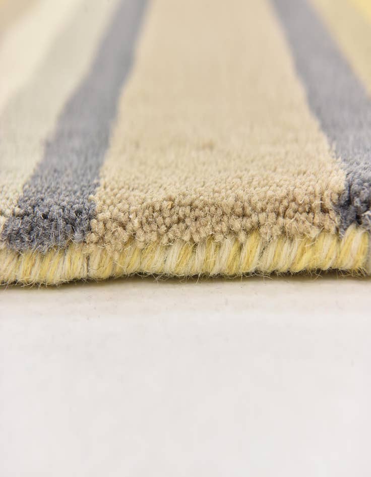 Detail image of 4' x 5' 8 Luna Wool Rug