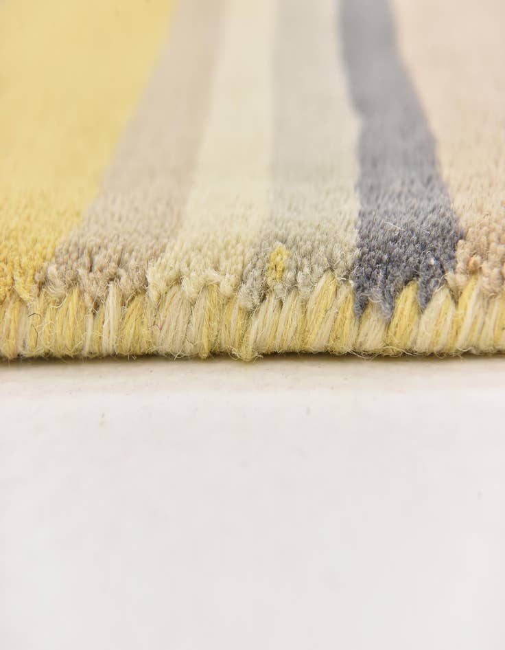 Detail image of 4' x 5' 6 Luna Wool Rug
