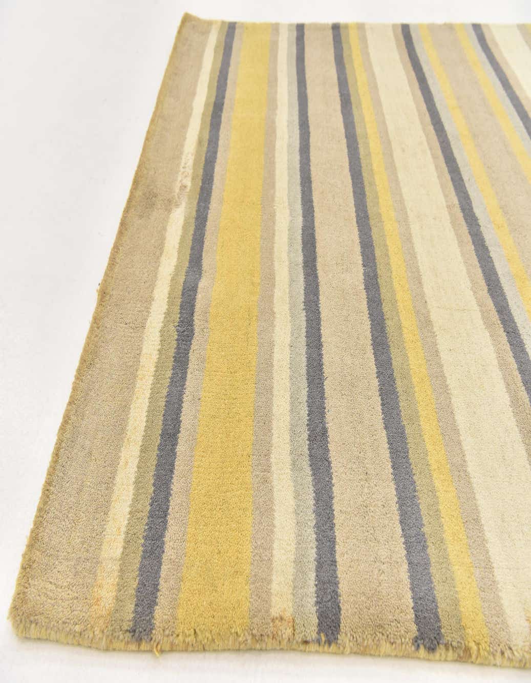 Detail image of 4' x 5' 8 Unique Loom Luna Wool Rug