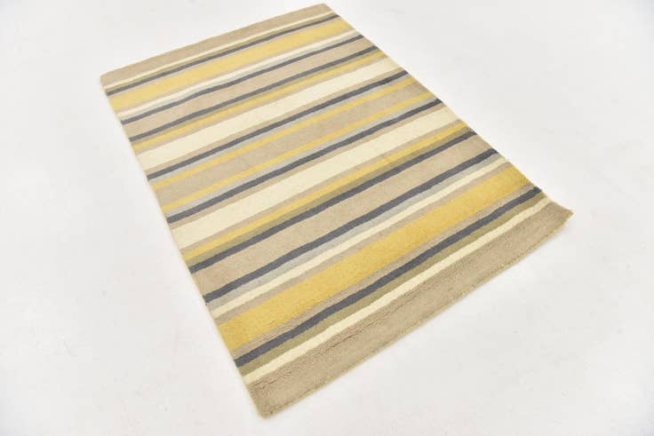 Detail image of 4' x 5' 6 Luna Wool Rug