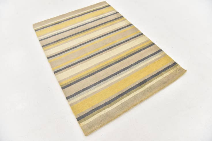 Detail image of 4' x 5' 7 Luna Wool Rug