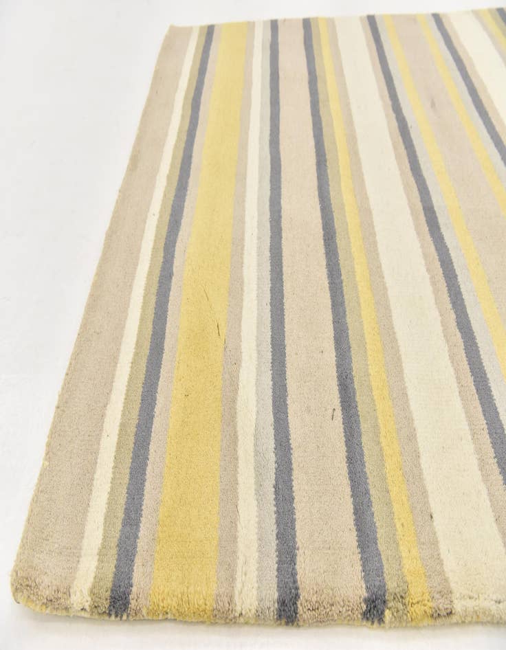 Detail image of 4' x 5' 6 Luna Wool Rug