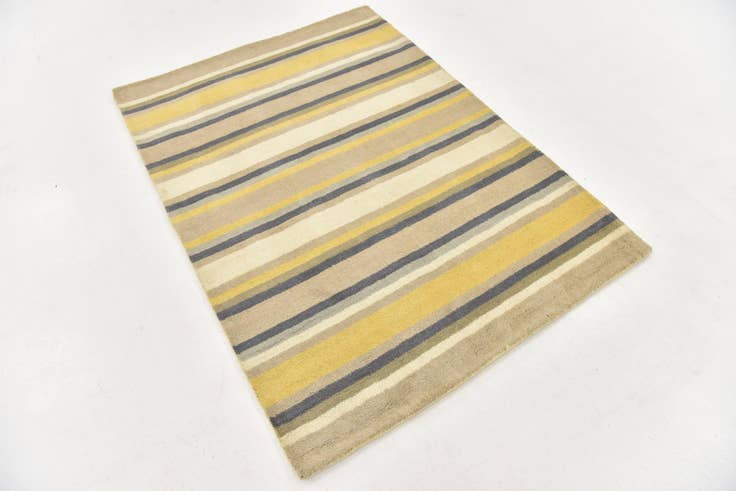 Detail image of 4' x 5' 7 Luna Wool Rug