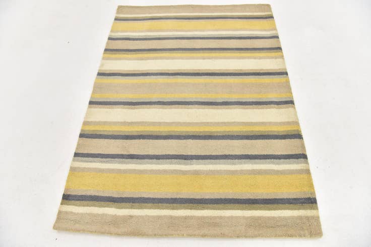 Detail image of 4' x 5' 7 Luna Wool Rug