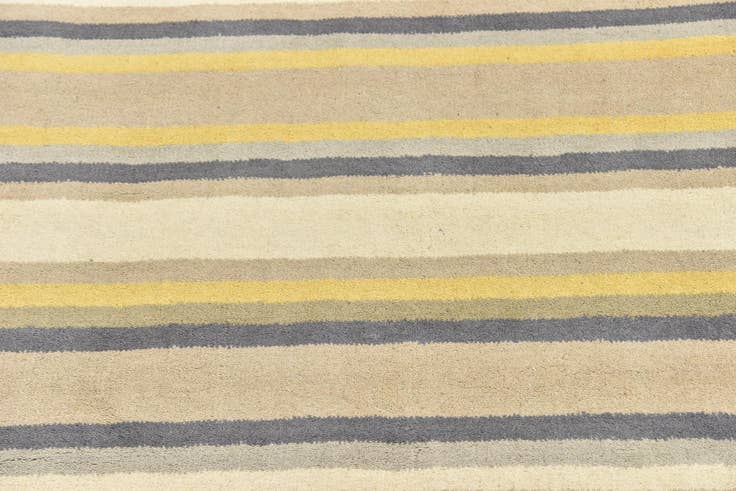 Detail image of 4' x 5' 7 Luna Wool Rug