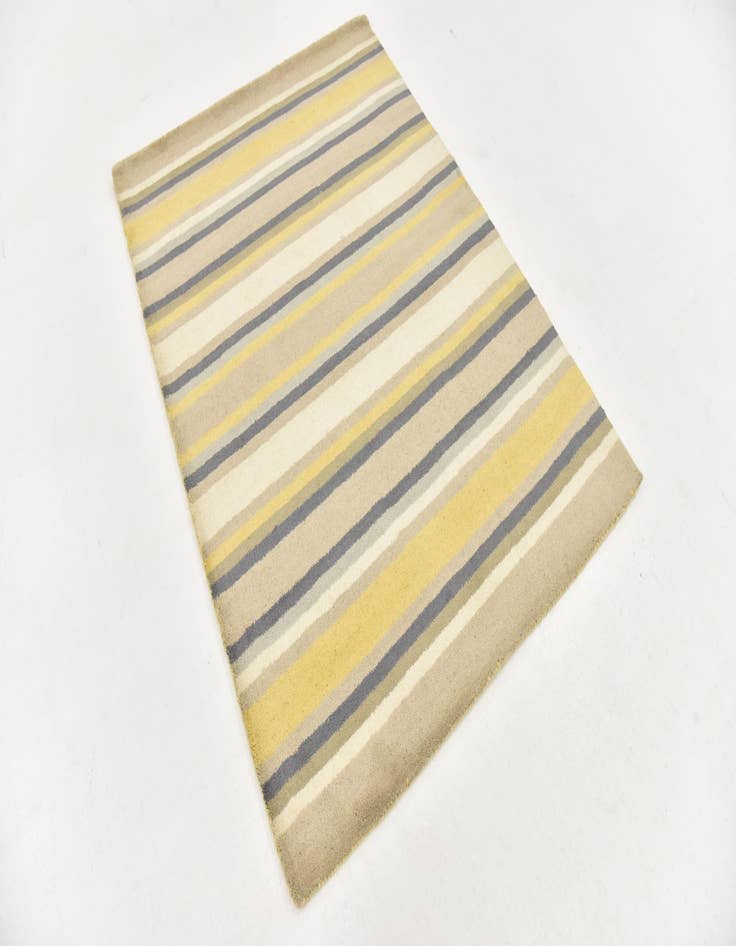 Detail image of 4' x 5' 7 Luna Wool Rug