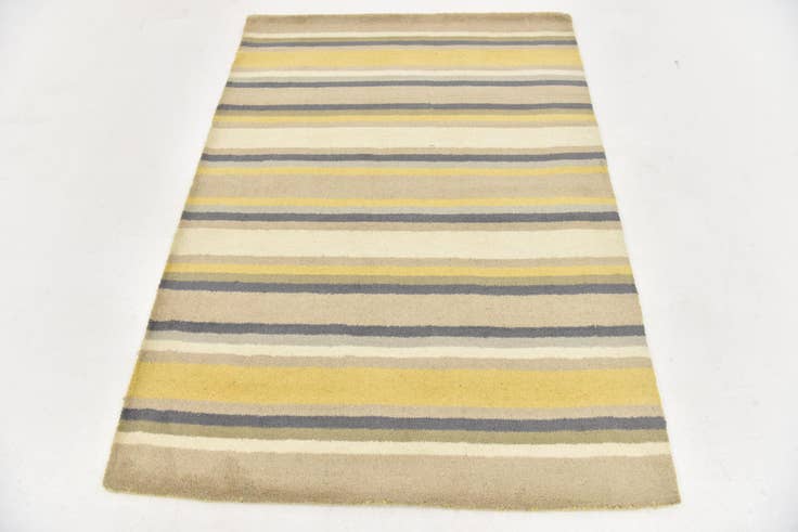 Detail image of 4' x 5' 7 Luna Wool Rug