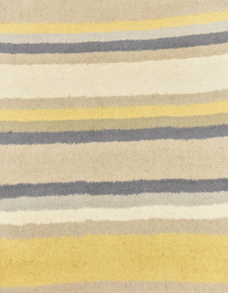 Detail image of 4' x 5' 7 Luna Wool Rug