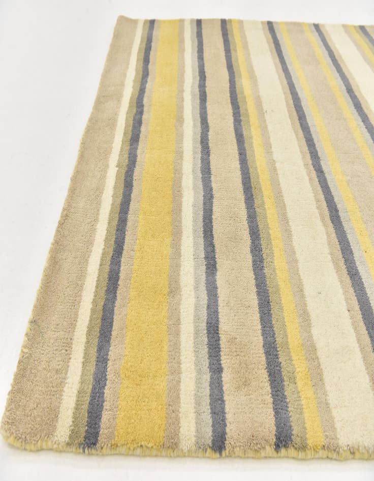 Detail image of 4' x 5' 6 Luna Wool Rug