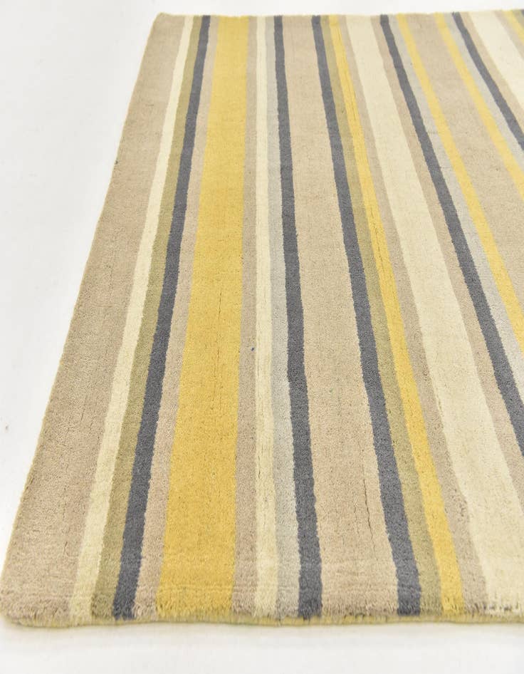 Detail image of 4' x 5' 6 Luna Wool Rug