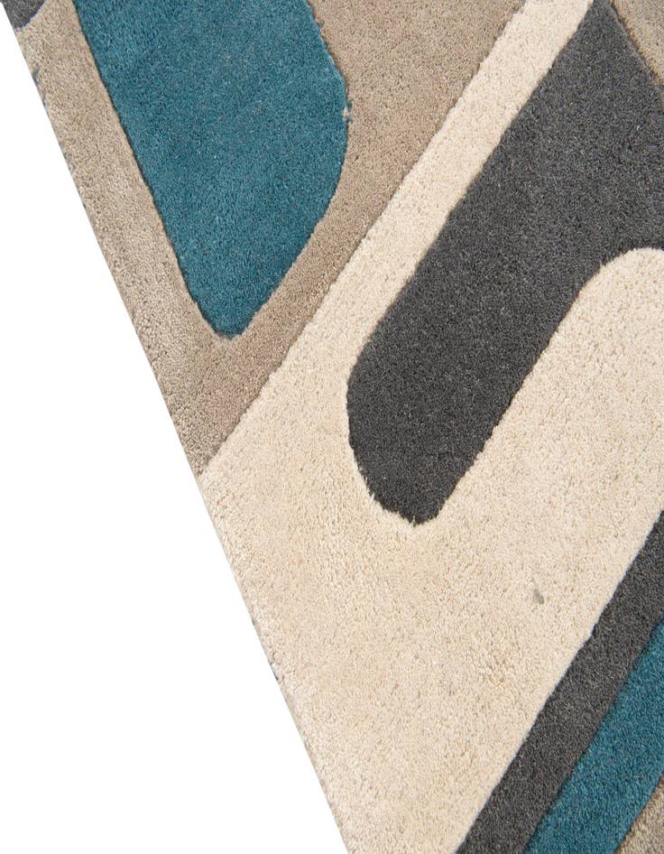 Detail image of 5' 1 x 8' Luna Rug