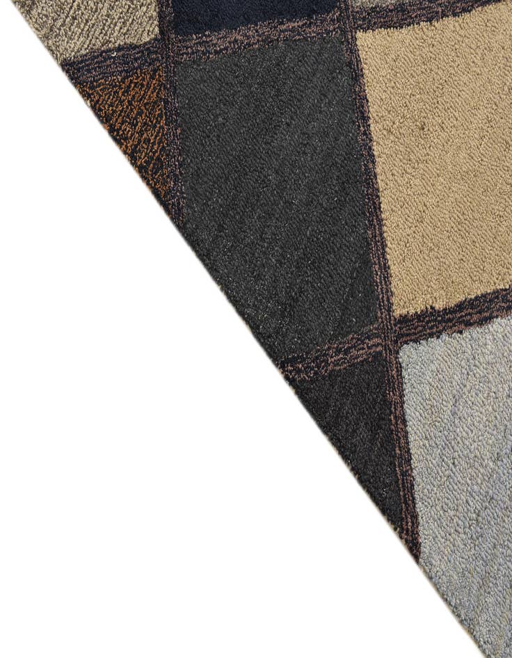 Detail image of 8' 1 x 10' 1 Luna Rug