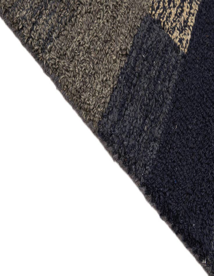 Detail image of 8' 1 x 10' 2 Luna Rug