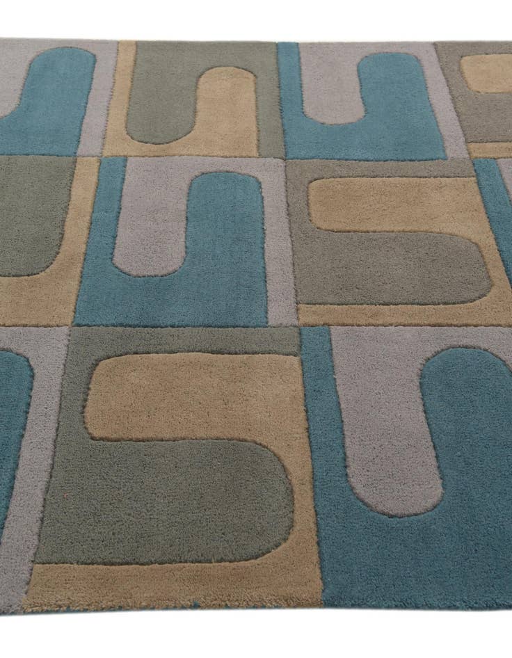 Detail image of 5' 1 x 8' Luna Wool Rug