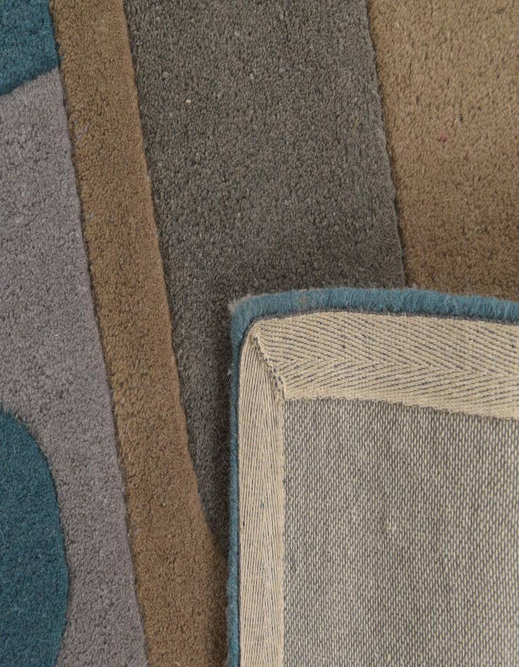 Detail image of 5' 1 x 8' Luna Wool Rug