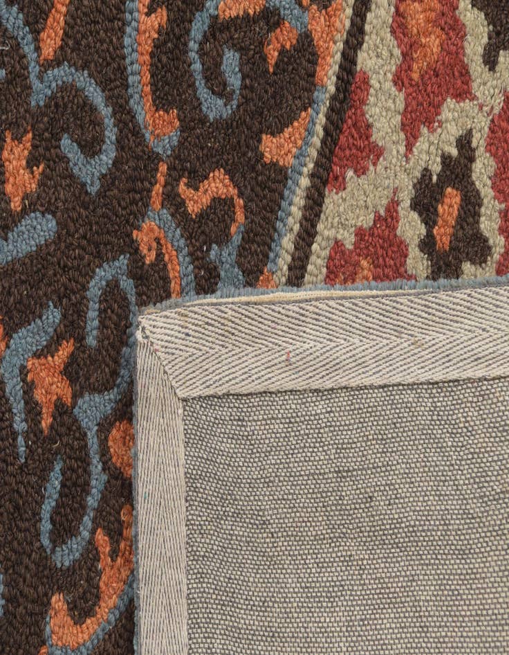 Detail image of 5' 1 x 8' Luna Wool Rug