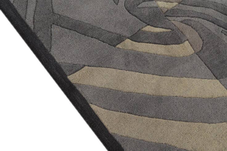 Detail image of 4' 10 x 7' 5 Luna Wool Rug