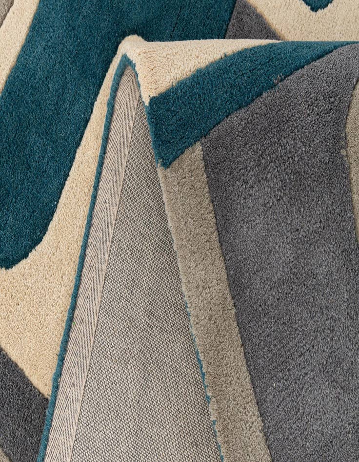 Detail image of 5' 1 x 8' Luna Wool Rug