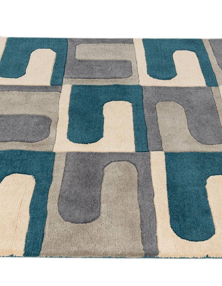 Detail image of 5' 1 x 8' Luna Wool Rug