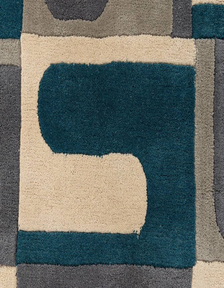 Detail image of 5' 1 x 8' Luna Wool Rug