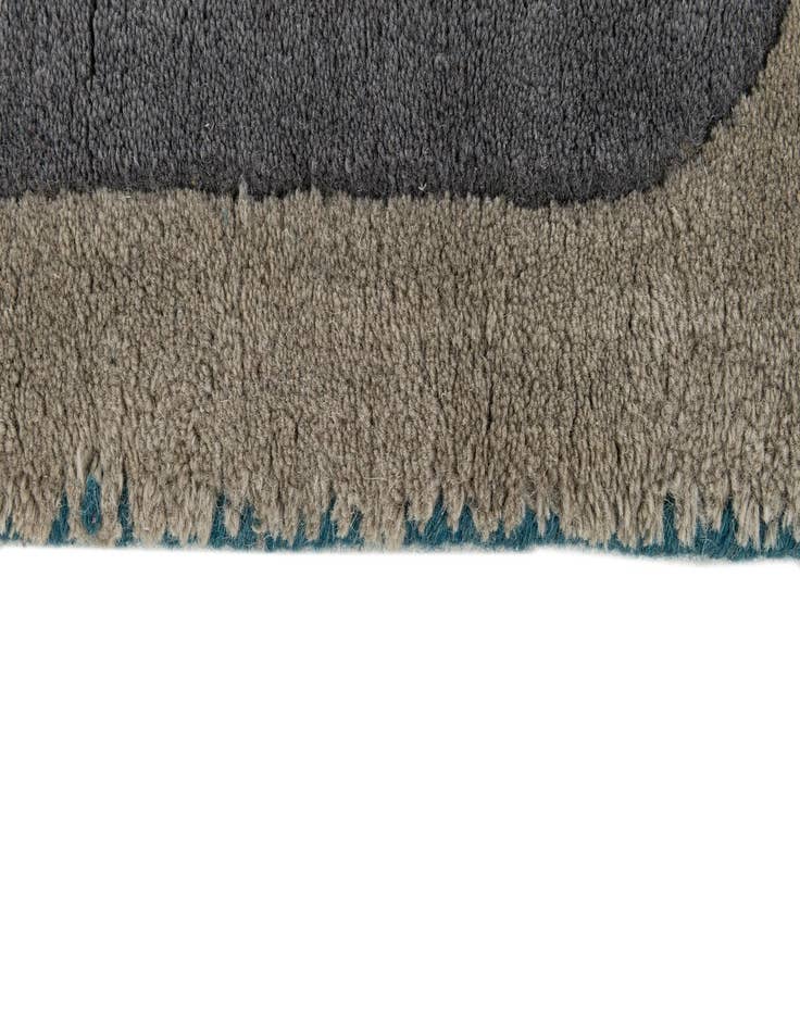 Detail image of 5' 1 x 8' Luna Wool Rug