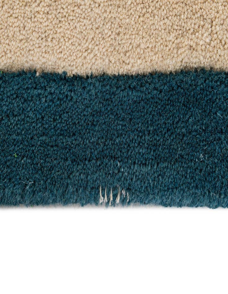 Detail image of 5' 1 x 8' Luna Wool Rug