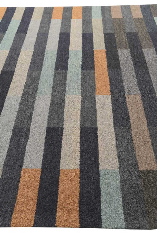 Detail image of 8' x 10' 1 Luna Wool Rug