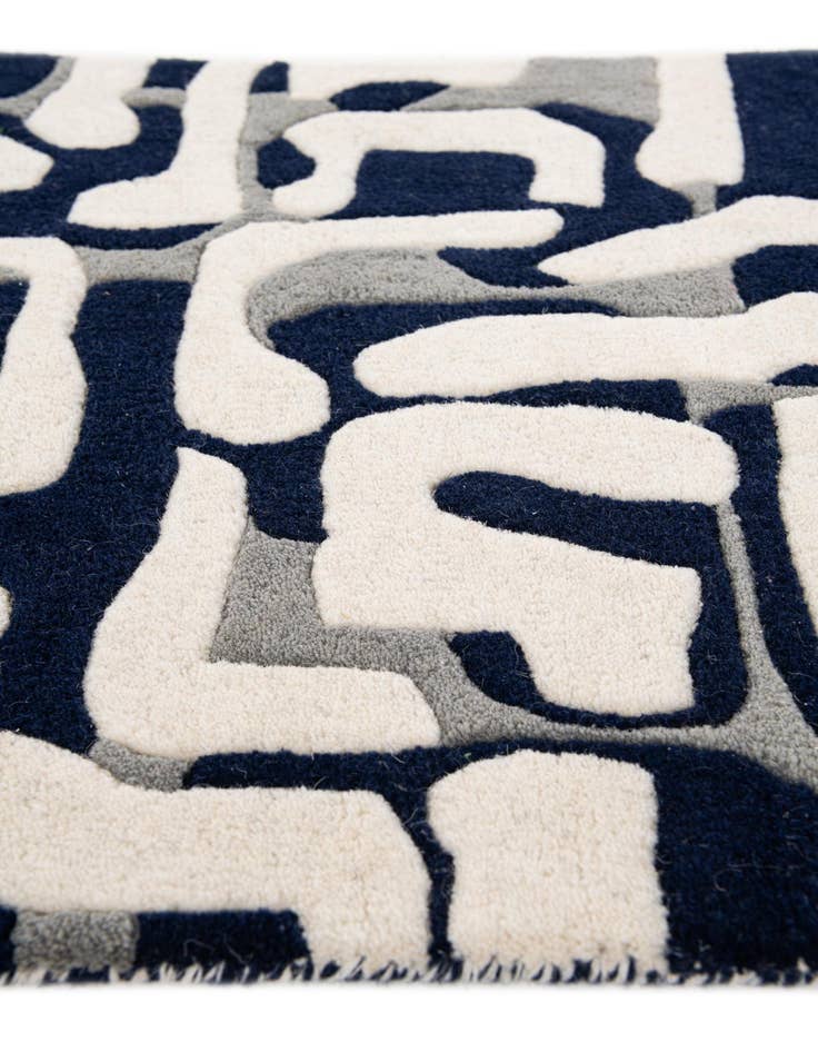 Detail image of 2' x 3' Luna Wool Rug