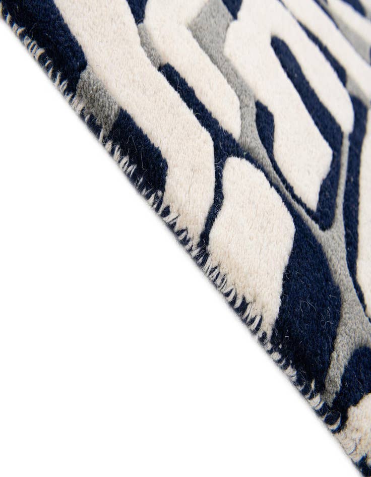 Detail image of 2' x 3' Luna Wool Rug