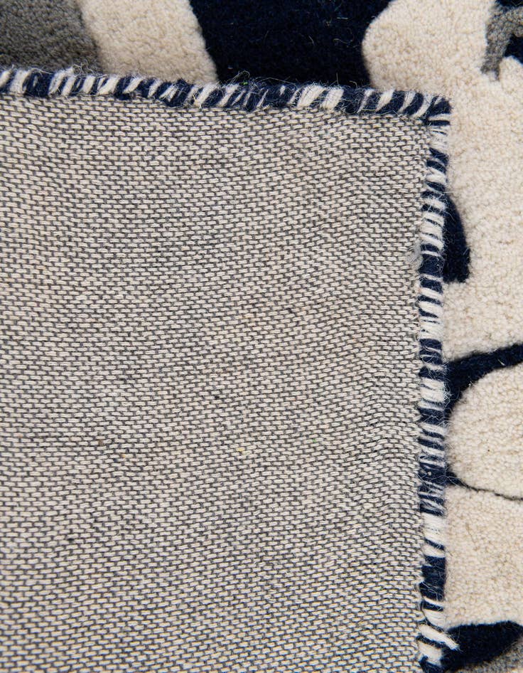 Detail image of 2' x 3' Luna Wool Rug