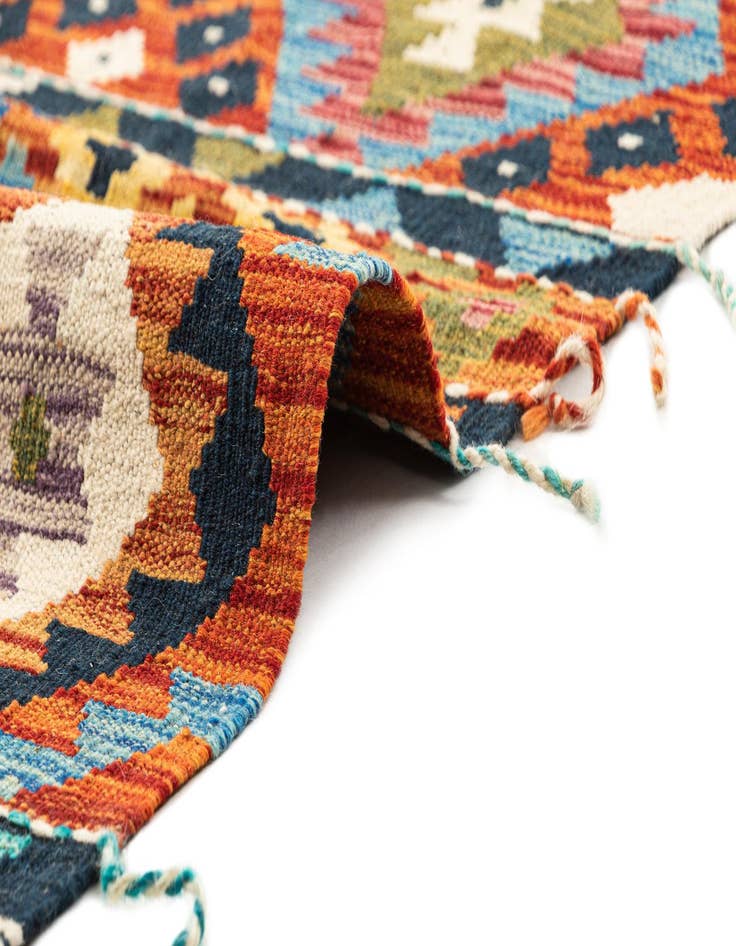 Detail image of 4' 10 x 6' 6 Hand Knotted Marok Kilim Rug