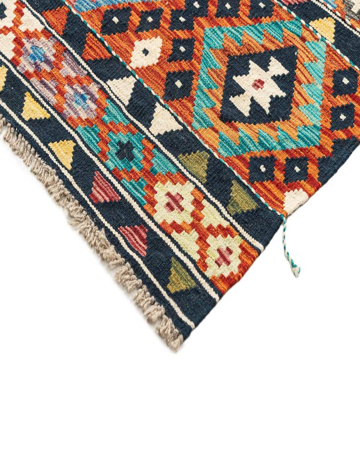 Detail image of 4' 10 x 6' 6 Hand Knotted Marok Kilim Rug