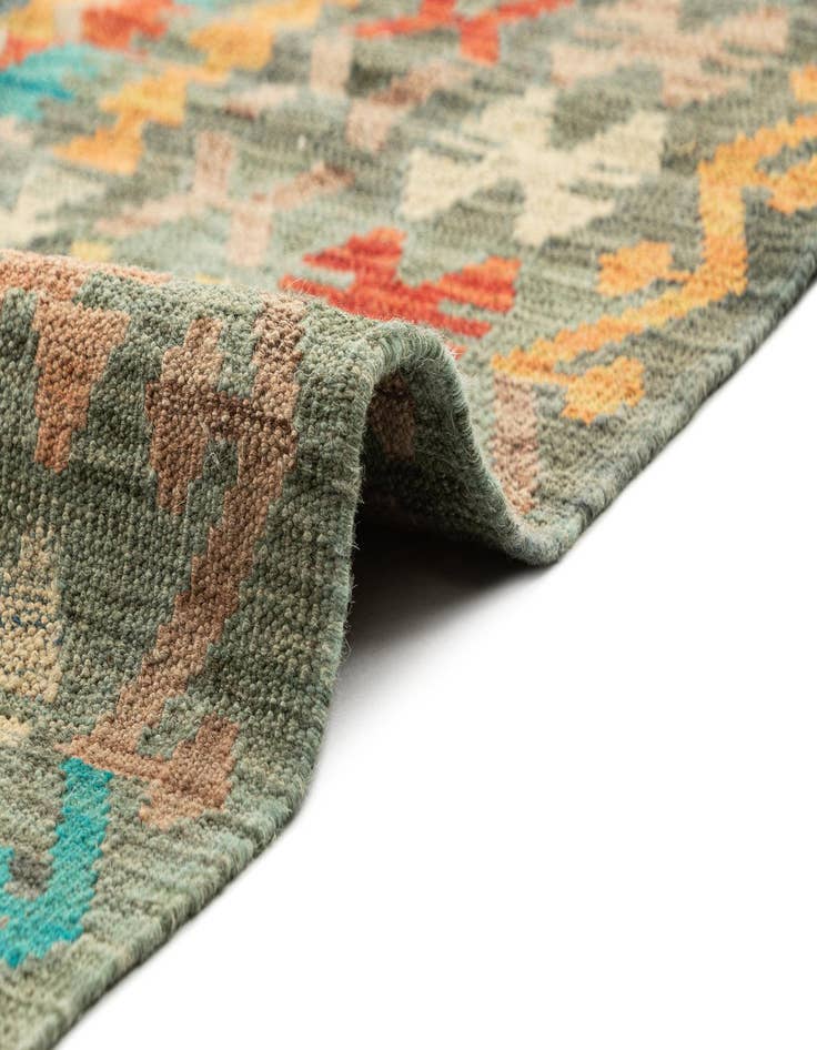 Detail image of 6' 11 x 9' 7  Hand Knotted Marok Kilim Rug