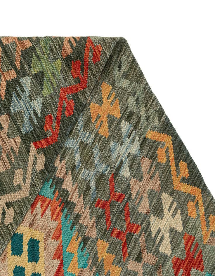 Detail image of 6' 11 x 9' 7 Hand Knotted Marok Kilim Rug