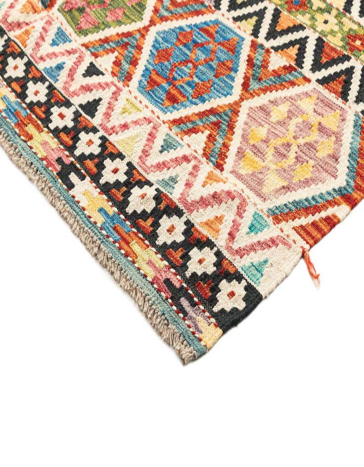 Detail image of 5' 2 x 6' 5 Hand Knotted Marok Kilim Rug