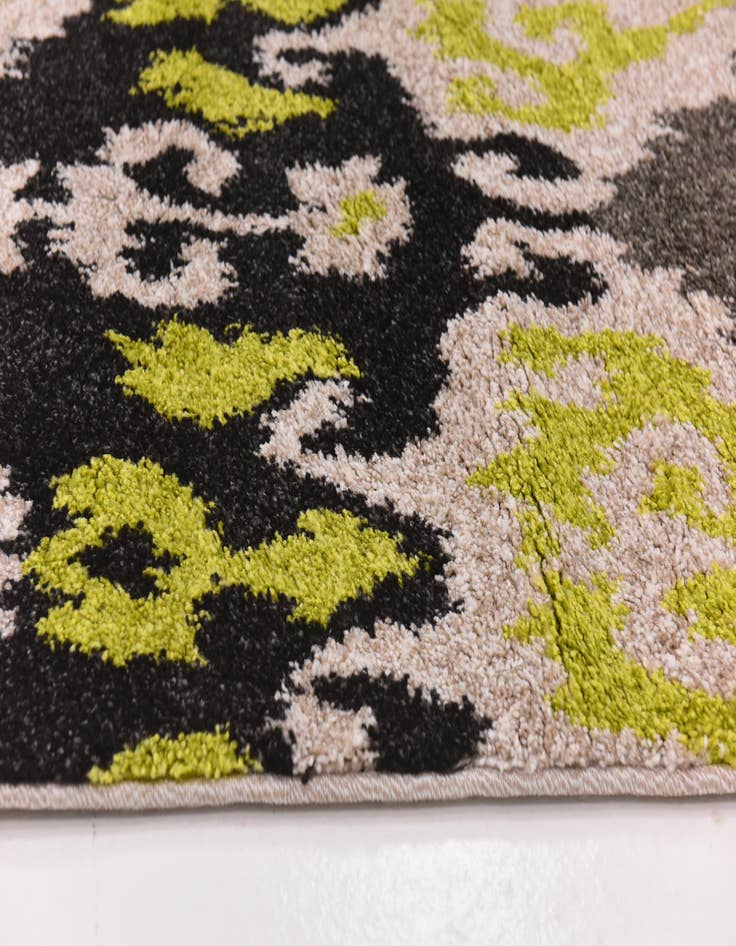 Detail image of 5' x 7' 6 Midas Frieze Rug