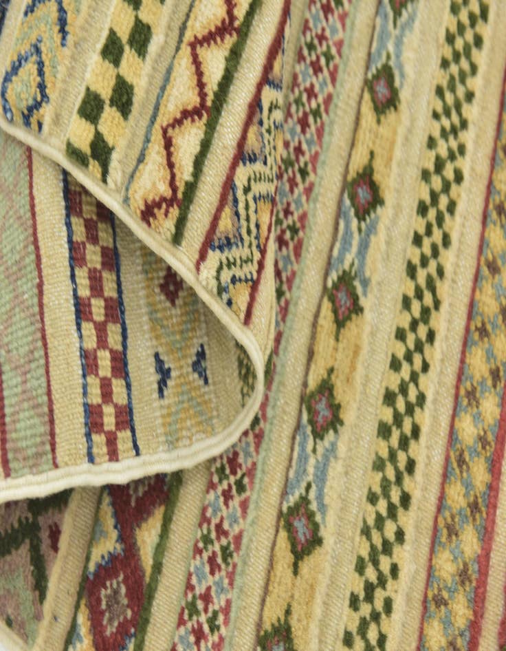 Detail image of 2' 8 x 4' 2  Hand Knotted Modern Ziegler Oriental Rug